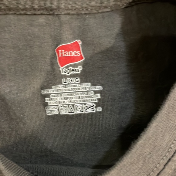 LGBTQ+ Pride Rainbow Support T-Shirt Free Mom Hugs - Gray. Large - Picture 2 of 5